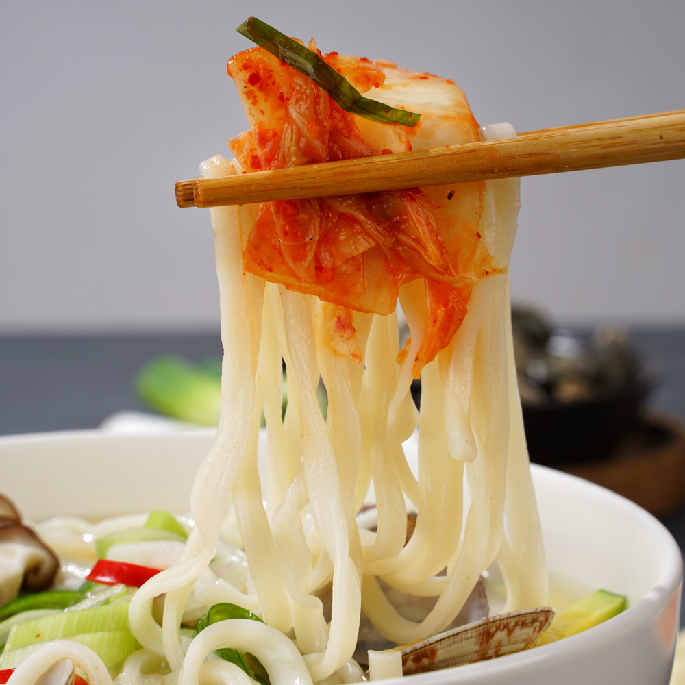 명동칼국수 생면, 3인분, 500g + 마늘김치, 1kg